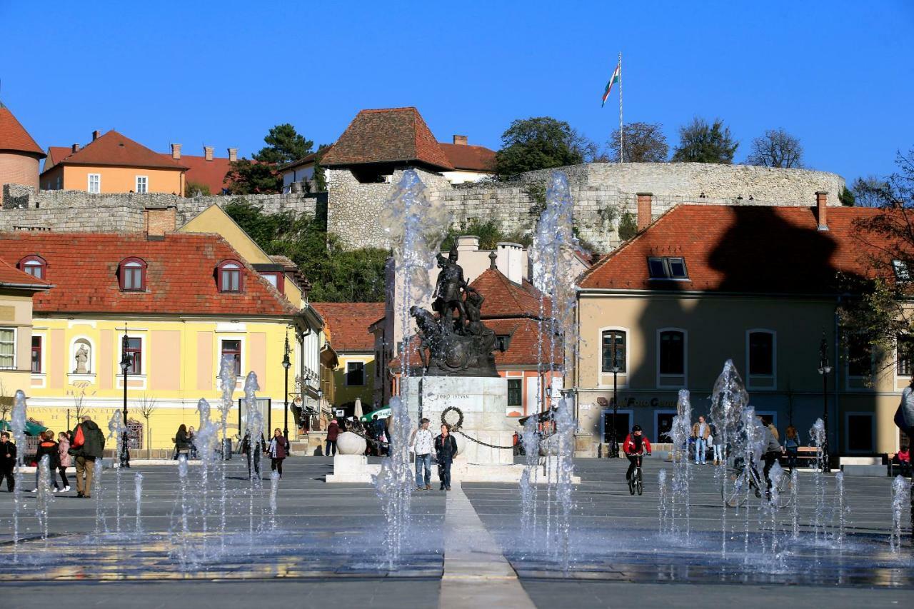 Sophie Apartman Eger Buitenkant foto
